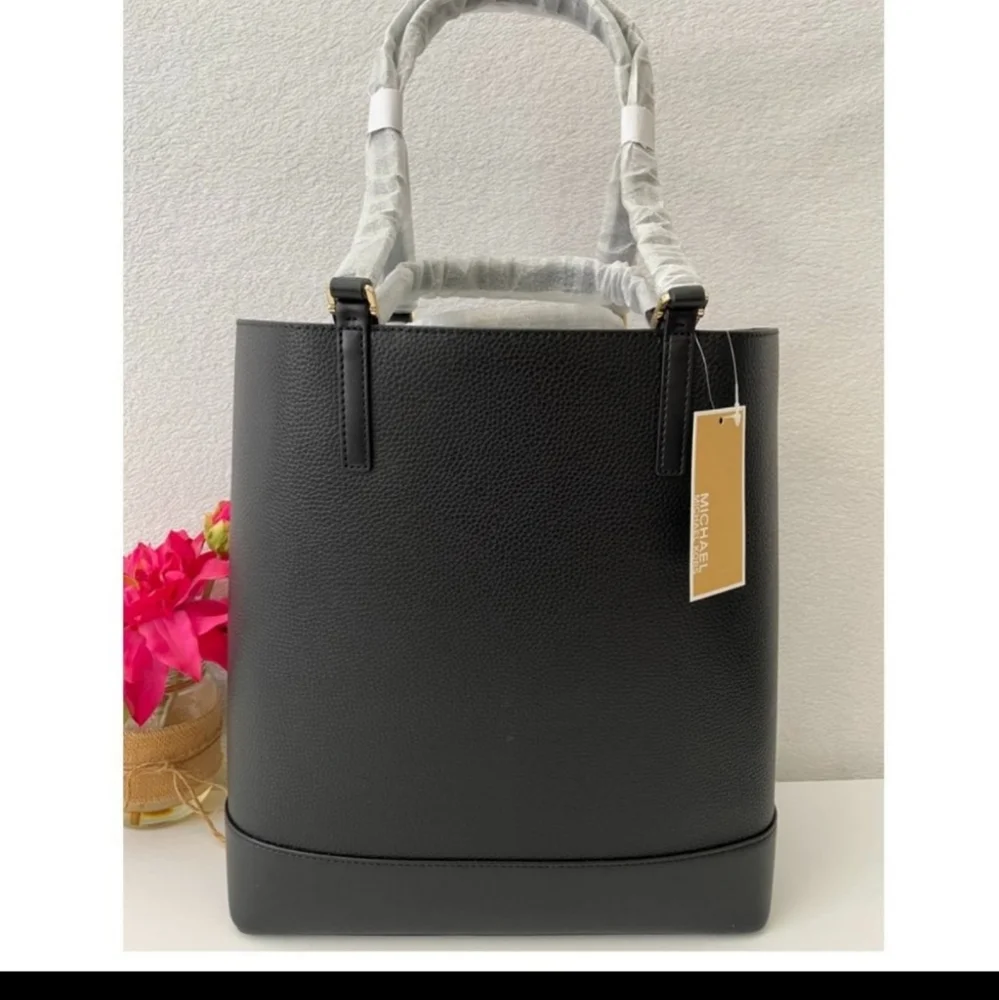 NEW Michael Kors Kelli Tote - Picture 9 of 9